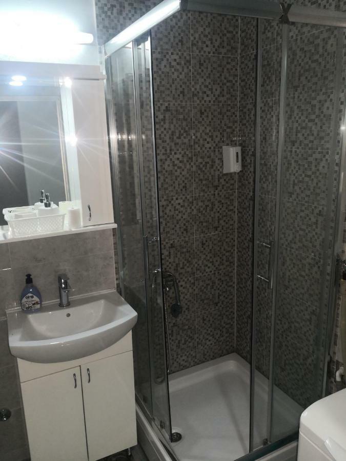 Contemporary Residence Nis Bagian luar foto