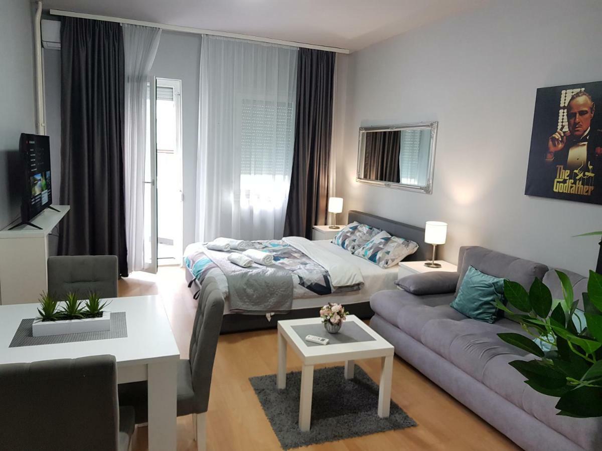 Contemporary Residence Nis Bagian luar foto