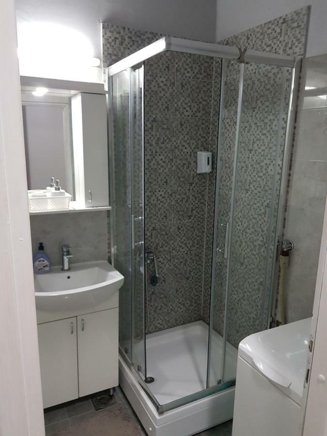 Contemporary Residence Nis Bagian luar foto