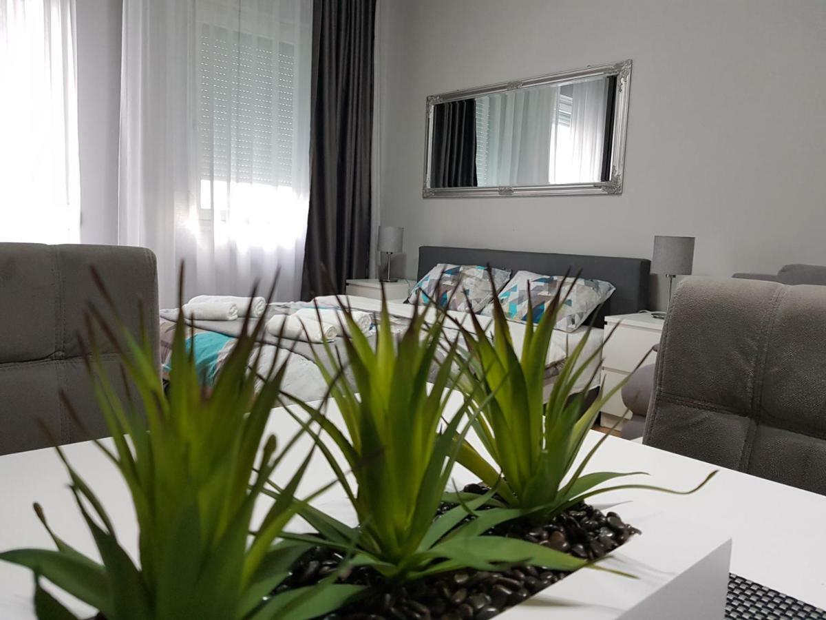 Contemporary Residence Nis Bagian luar foto