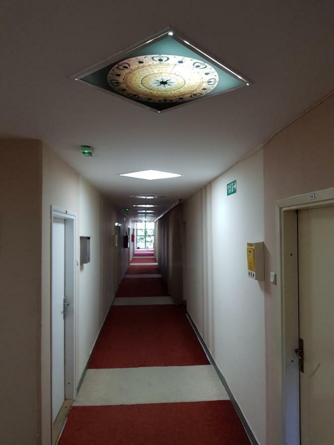 Contemporary Residence Nis Bagian luar foto